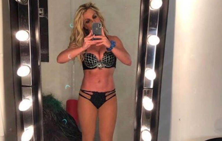 Britney Spears objavila zanimljiv video i otkrila da puna dva sata vježba jogu